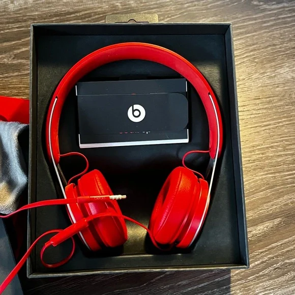 Beats by Dr. Dre Beats EP in Red